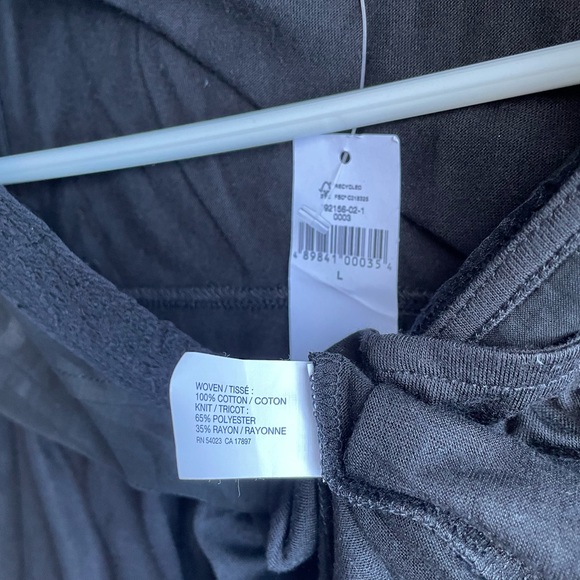 Sleeveless Top - Picture 3 of 6